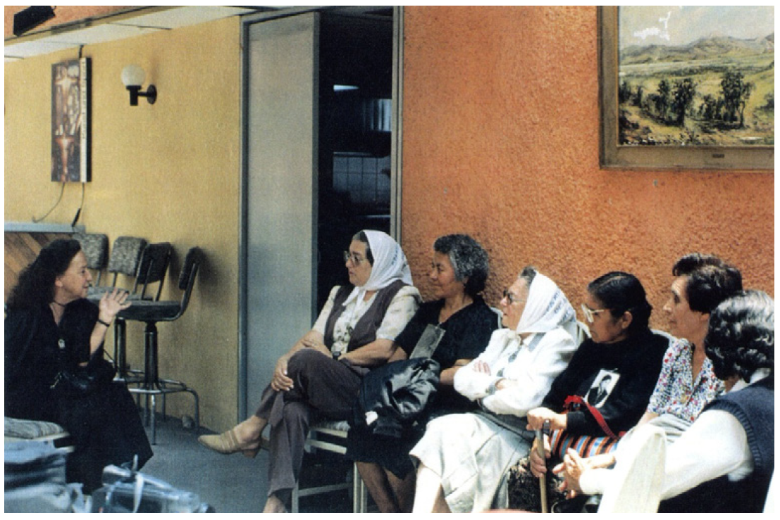 Figura 2. Encuentro entre Rosario Ibarra de Piedra y las Madres de Plaza de Mayo de Argentina